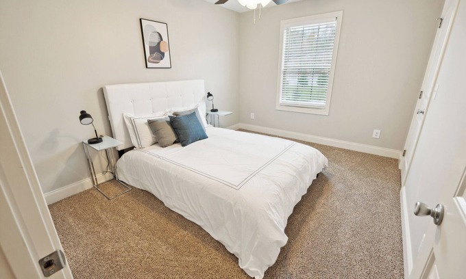 Clarksville Apartment | Biltmore Luxury 1513 #3 Townhomes l 2Bd 2 Bth