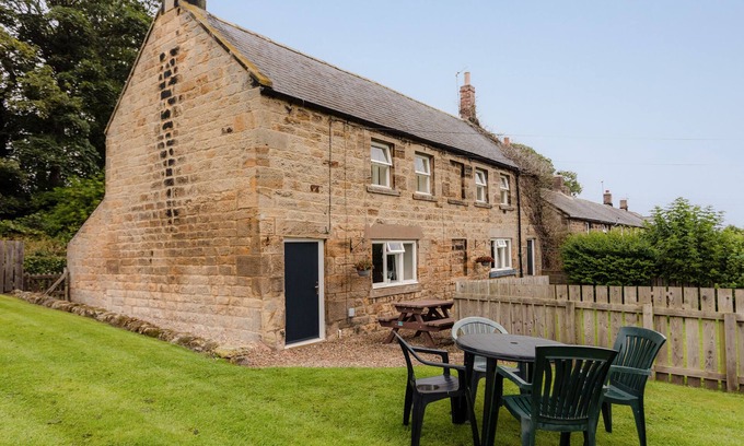 Lesbury Cottage | BILTON FARM COTTAGE NO1, pet friendly, with a garden in Alnmouth