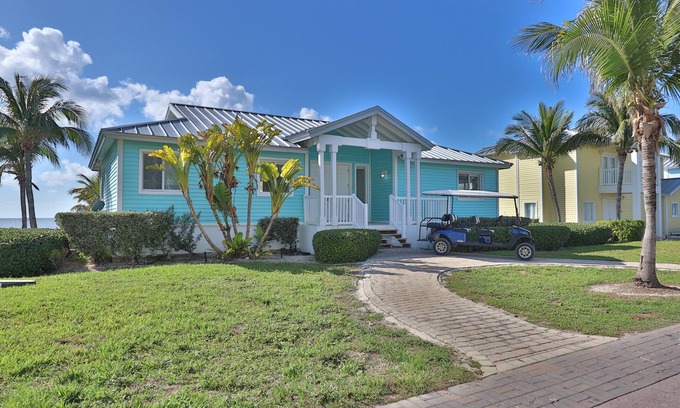Alice Town House | Bimini Beachfront Home