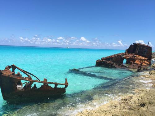 Alice Town House | Bimini Seaside Villas - Pink Cottage with Beach View