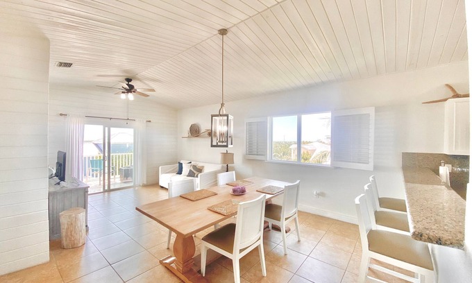 Alice Town Apartment | Bimini Sky, Amazing views Optional Golf Cart 2/2