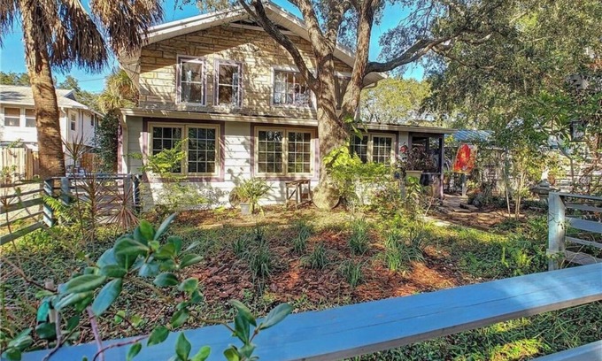 Gulfport Apartment | Bindy’s Bungalow Studio