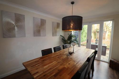 Binfield House | Binfield - Spacious Luxurious Four Bedroom House