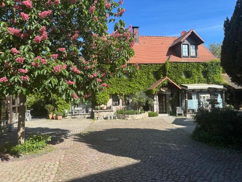 Kuhnhausen House | BIO Kastanienhof Erfurt - Appartements und ayurvedische Jurten