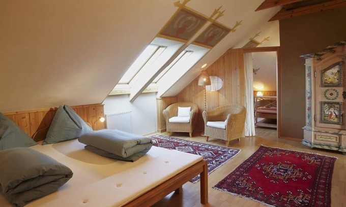 Eberstein House | Bionest I - Lehmbaudach-familienzimmer - Biolandhaus Arche