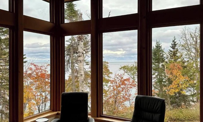 Tofte Cabin | Birch Bluffs, modern eco friendly house, 5 minutes from Lutsen Mountain.