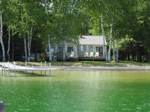 Lake Township House | Birch Cove Bungalow - Gorgeous Lakefront!