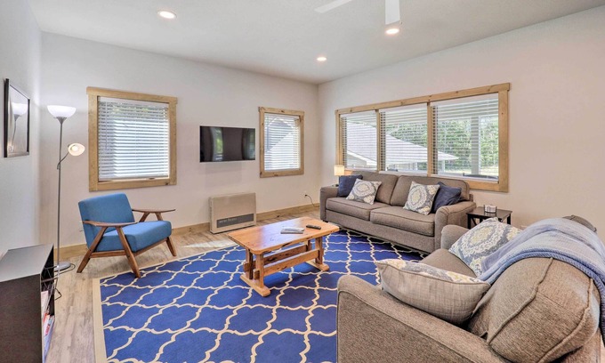 Newland Cabin | 'Birch' Gem - Near Wineries, Hiking & Skiing!