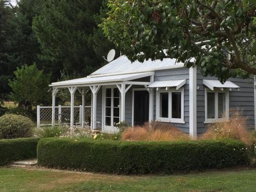 Marlborough House | Birch Hill Cottage -30 minutes from St Arnaud
