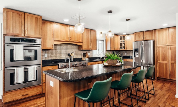 Suttons Bay House | Birch House-Family friendly home with shared beach