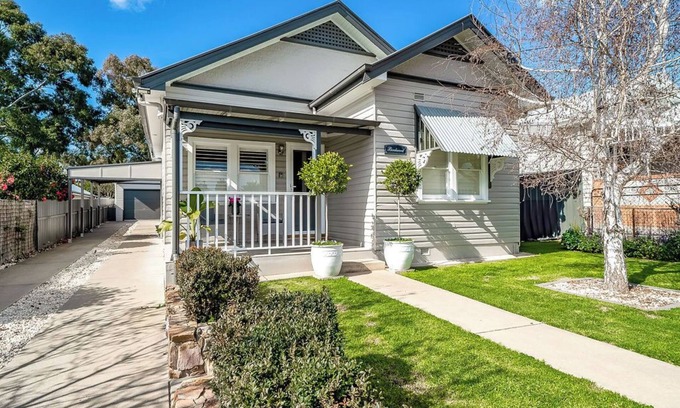 Turvey Park House | Birchwood in Turvey Park with pool and separate granny flat