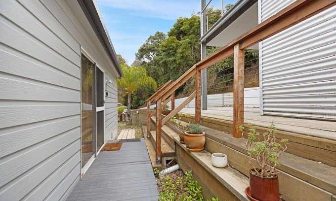 Lakes Entrance House | Bird and Beach - Close to walking trails leading to the beach and Lake Bunga