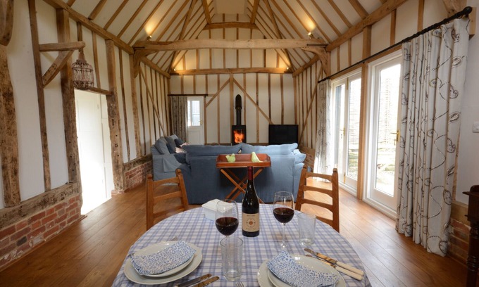 Martlesham Heath Cottage | BIRD COTTAGE, BURGH, pet friendly, with open fire in Grundisburgh