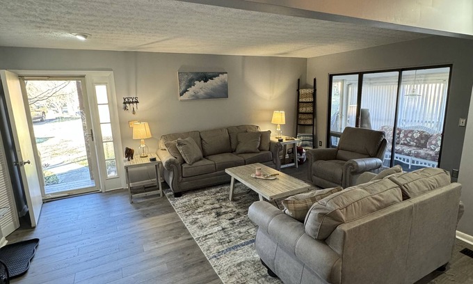 Bronston Condo | Bird House on 7th FairwaynnUpdated Lake Cumberland Condo - Woodson Bend Resort