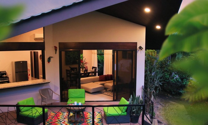 Penas Blancas Ski Chalet | Birds AC, private jacuzzi, shared pool, farm 1 Bukala Village Lodge