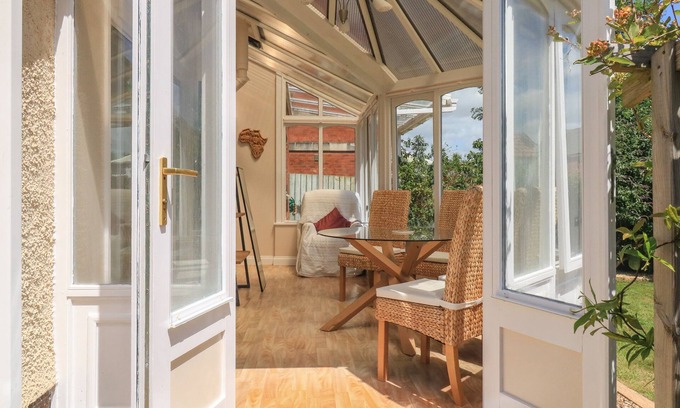 Crediton House | BIRDSONG, family friendly, with a garden in Crediton