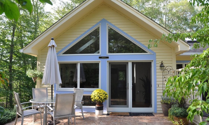 Madison Apartment | Birdsong - Relaxation, Activities & Culture In Quaint Shoreline Town