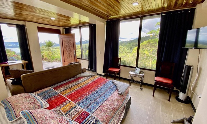 La Fortuna Villa | Birdsong ViIla. Beautiful Volcano View Suite.!