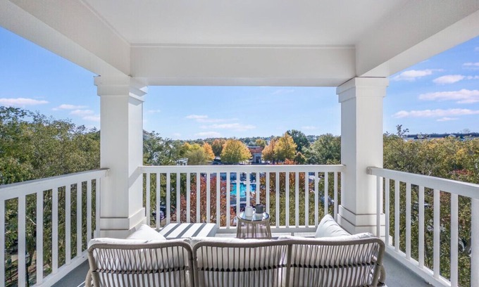 Huntersville Apartment | Birkdale Lookout,Pool,Elevator,Shop-Eat-Work-Play