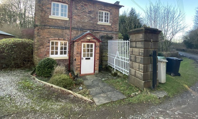 Altrincham House | Birkin Lodge South- charming two bed cottage