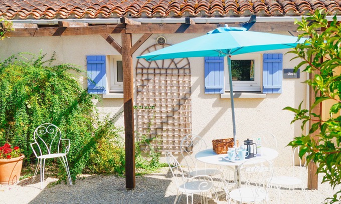 Larzac Apartment | Biron - Architect designed light and airy single-storey villa