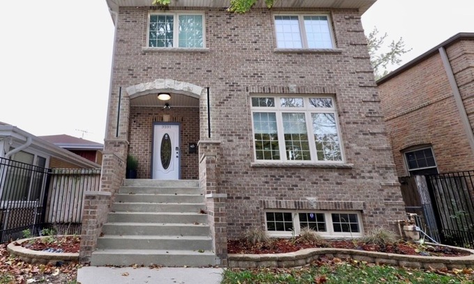 Dunning House | Birthday?Anniversary?Showers?3500 sq ft, sleeps 16