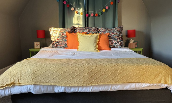 Evansville Apartment | Birthday Suite/1 BD/1BA Apt in Holiday House