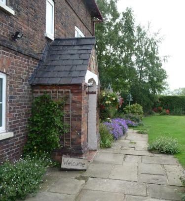 Altrincham Bed & Breakfast | Birtles Farm Bed and Breakfast