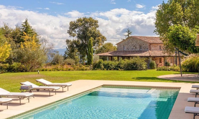 Allerona Villa | Bisenzio Farmhouse - Six Bedroom Villa, Sleeps 12
