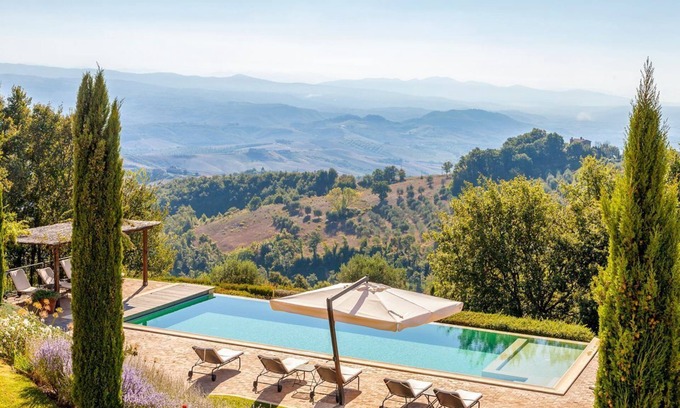 Allerona Villa | Bisenzio Tower - Eight Bedroom Villa, Sleeps 16