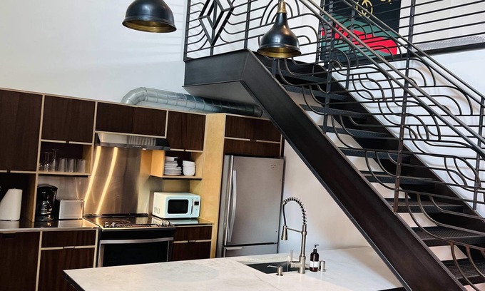 Kessler Apartment | Bishop Arts Hotel Penthouse Suite 8