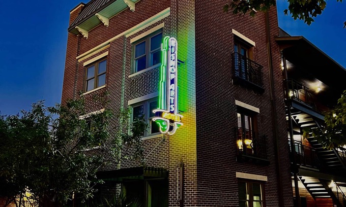 Kessler Apartment | Bishop Arts Hotel Studio 1