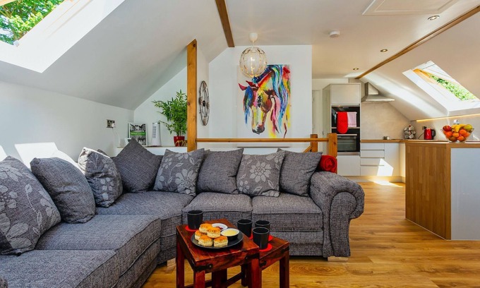 Bishops Tawton House | BISHOPS TAWTON SNOWDROP COTTAGE | Hot Tub available - sleeps 6 guests in 3 bedrooms
