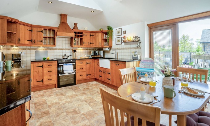 Bishopston Apartment | Bishopston Cwtch - Three Bedroom Apartment, Sleeps 5