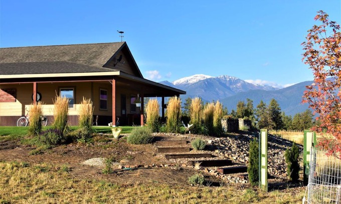 Stevensville Cottage | Bitterroot Sky Cottage-What A View!