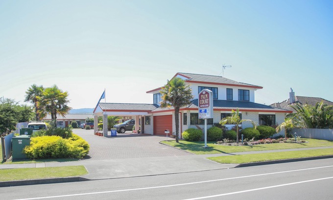 Gisborne Hotel | Bk's Palm Court Motor Lodge
