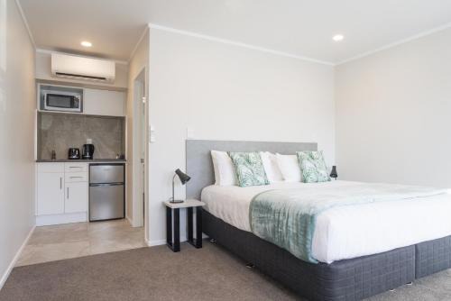 Woodhill Hotel | BK's Pohutukawa Lodge