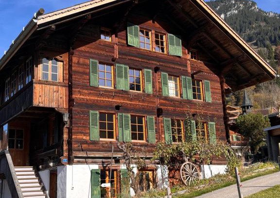 Reichenbach im Kandertal House | Blüemlisalp-Huus im Kiental