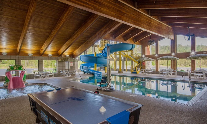 Silver Bay Hotel | Black Beach Inn by GrandStay