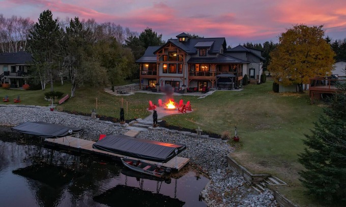 Baddow House | Black Bear Lodge River Retreat