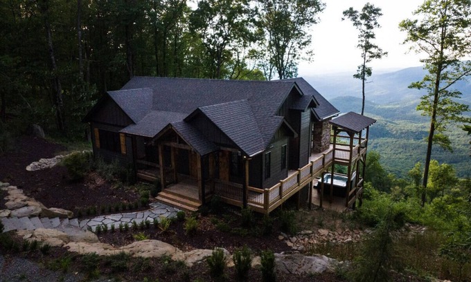 Chatsworth Cabin | Black Bear Luxury Cabin
