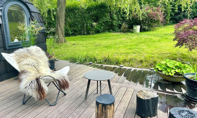 Auvillars Cabin | Black cabin between stud farm and forest, 20 minutes from Deauville