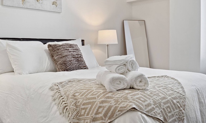 Springfield Apartment | Black Coffee Suite | State Capitol & Med District