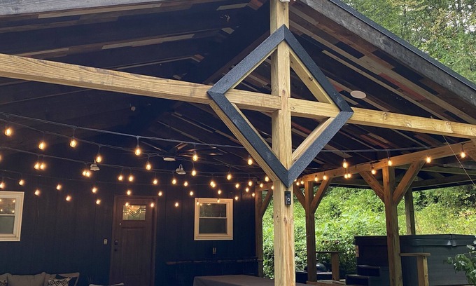 Logan Cabin | Black Diamond- The Ultimate Luxury Getaway!