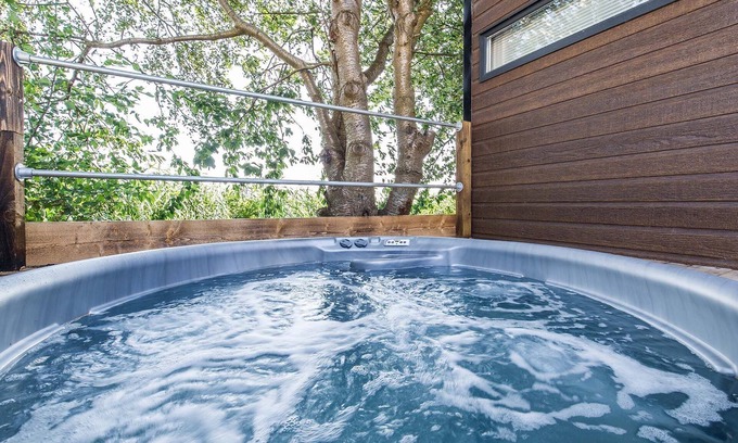 Barmston Cottage | Black Edition Lodge - Unit 7 - a lodge that sleeps 6 guests in 2 bedrooms