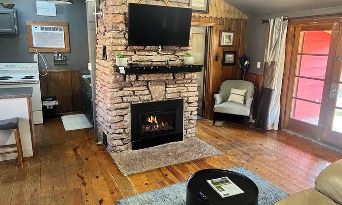 Rapid City House | BLACK HILLS BASE CAMP! 1940s-era cabin. Sleeps 4-5 people. Walk to Canyon Lake.