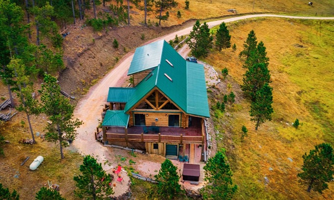 Hill City Cabin | Black Hills GETAWAY- Alpine Prairie Lodge- Beautiful Log Cabin on 8 acres.