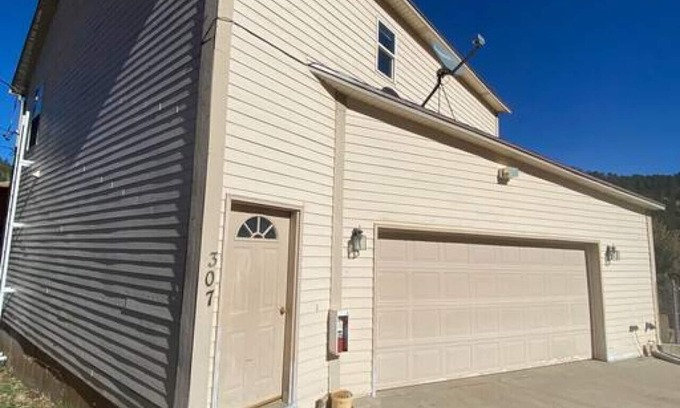 Keystone Apartment | Black Hills Haven | Cedar Glen – Unit 3 · A Vensérra Retreat near Mount Rushmore