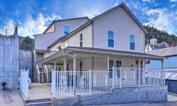 Keystone House | Black Hills Haven | The Summit Lodge – Units 1 & 2 · 4BR Vensérra Retreat near Mount Rushmore
