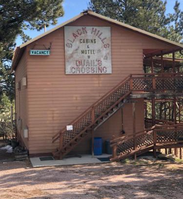 Hill City Hotel | Black Hills Motel at Quail's Crossing